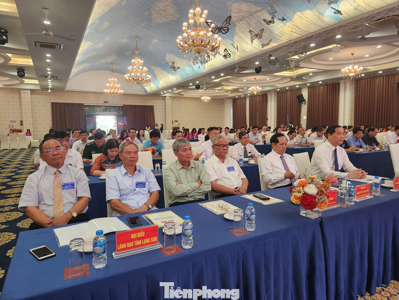 Đông đảo quan khách và trên 90 hội viên tham gia Đại hội Hội hữu nghị Việt - Trung tỉnh Lạng Sơn khóa II. Ảnh: Duy Chiến Đông đảo quan khách và trên 90 hội viên tham gia Đại hội Hội hữu nghị Việt - Trung tỉnh Lạng Sơn khóa II. Ảnh: Duy Chiến