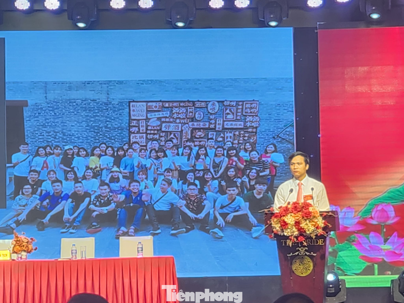 Tiến sỹ Phùng Quý Sơn, Hiệu trưởng Trường cao đẳng Sư phạm tỉnh Lạng Sơn tham luận về hợp tác truyền thống giữa nhà trường và Trường Đại học Quảng Tây, Trung Quốc. Ảnh: Duy Chiến Tiến sỹ Phùng Quý Sơn, Hiệu trưởng Trường cao đẳng Sư phạm tỉnh Lạng Sơn tham luận về hợp tác truyền thống giữa nhà trường và Trường Đại học Quảng Tây, Trung Quốc. Ảnh: Duy Chiến