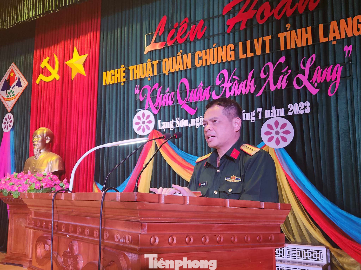 Đại diện Ban tổ chức đánh giá, tổng kết liên hoan. (Ảnh: Duy Chiến)