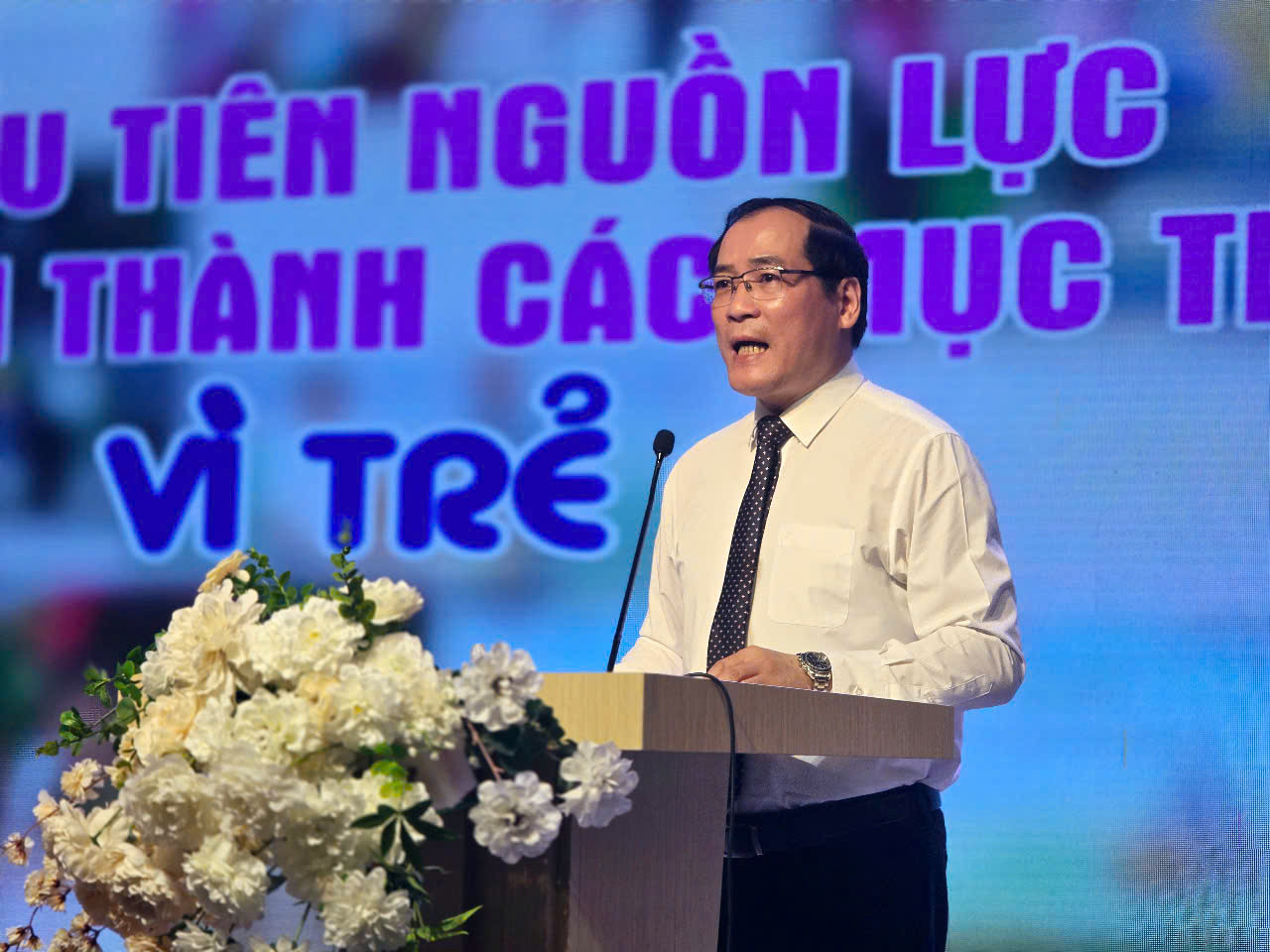 Phó Chủ tịch UBND tỉnh Lạng Sơn Dương Xuân Huyên đề nghị sở, ngành, cấp ủy, chính quyền các cấp nỗ lực nhiều hơn; chủ động phối hợp triển khai đồng bộ và kịp thời, đầy đủ các chủ trương, chính sách trong giải quyết các vấn đề về trẻ em. Hành động vì trẻ em không chỉ gói gọn trong một tháng mà phải được duy trì và lan tỏa lâu dài, trong từng chính sách, từng việc làm cụ thể.