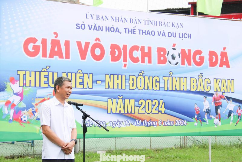 Lãnh đạo Sở Văn hóa- Thể thao và Du lịch tỉnh Bắc Kạn mong muốn phong trào luyện tập, thi đấu môn bóng đá ở địa phương ngày càng phát triển. Lãnh đạo Sở Văn hóa- Thể thao và Du lịch tỉnh Bắc Kạn mong muốn phong trào luyện tập, thi đấu môn bóng đá ở địa phương ngày càng phát triển.