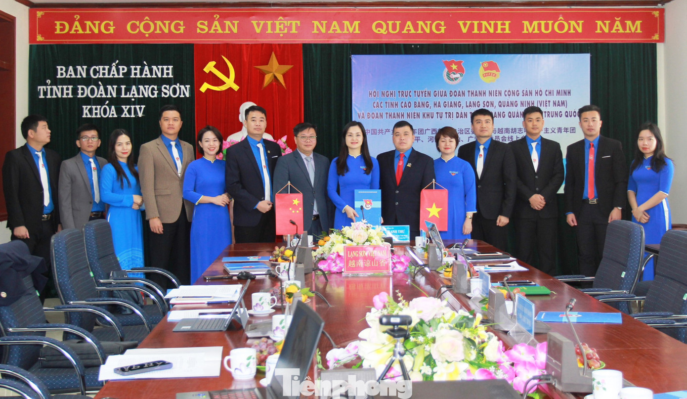 Nghi lễ ký Biên bản ghi nhớ hợp tác hữu nghị giữa Đoàn TNCS Hồ Chí Minh 4 tỉnh phía Bắc Việt Nam và Đoàn thanh niên Khu Tự trị dân tộc Choang, Quảng Tây, Trung Quốc. Ảnh: Duy Chiến Nghi lễ ký Biên bản ghi nhớ hợp tác hữu nghị giữa Đoàn TNCS Hồ Chí Minh 4 tỉnh phía Bắc Việt Nam và Đoàn thanh niên Khu Tự trị dân tộc Choang, Quảng Tây, Trung Quốc. Ảnh: Duy Chiến