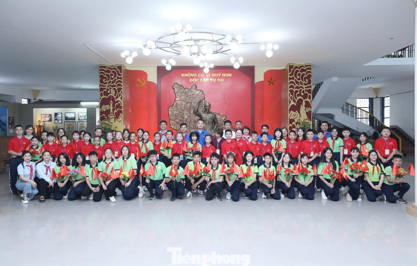 Ban Thường vụ Tỉnh Đoàn Lạng Sơn và thiếu nhi địa phương vui mừng, phấn khởi được đón đoàn đại biểu thiếu nhi thị Bằng Tường, Khu tự trị Dân tộc Choang Quảng Tây, Trung Quốc đến thăm và giao lưu tại tỉnh Lạng Sơn.