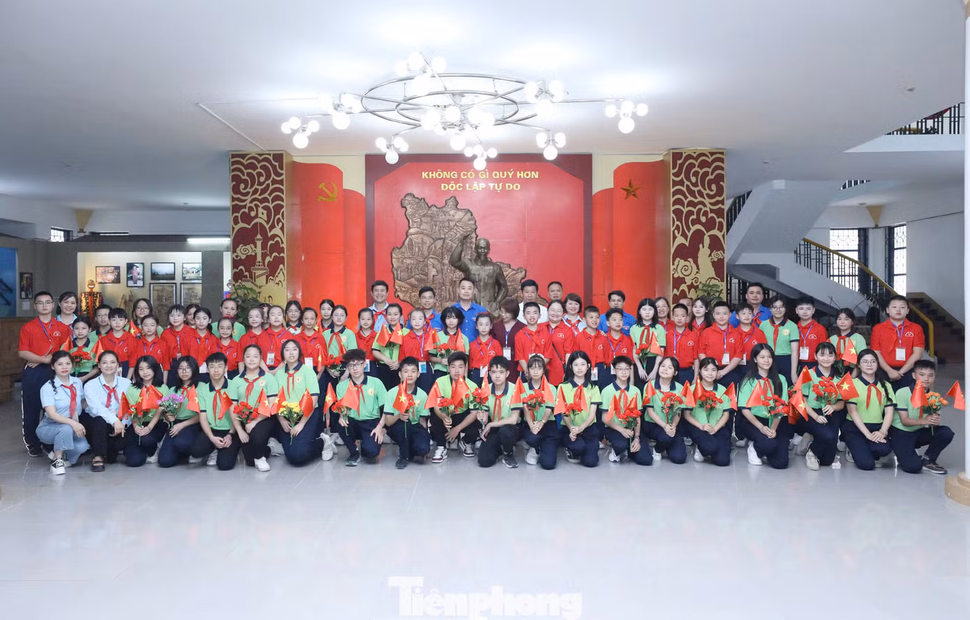 Ban Thường vụ Tỉnh Đoàn Lạng Sơn và thiếu nhi địa phương vui mừng, phấn khởi được đón đoàn đại biểu thiếu nhi thị Bằng Tường, Khu tự trị Dân tộc Choang Quảng Tây, Trung Quốc đến thăm và giao lưu tại tỉnh Lạng Sơn.