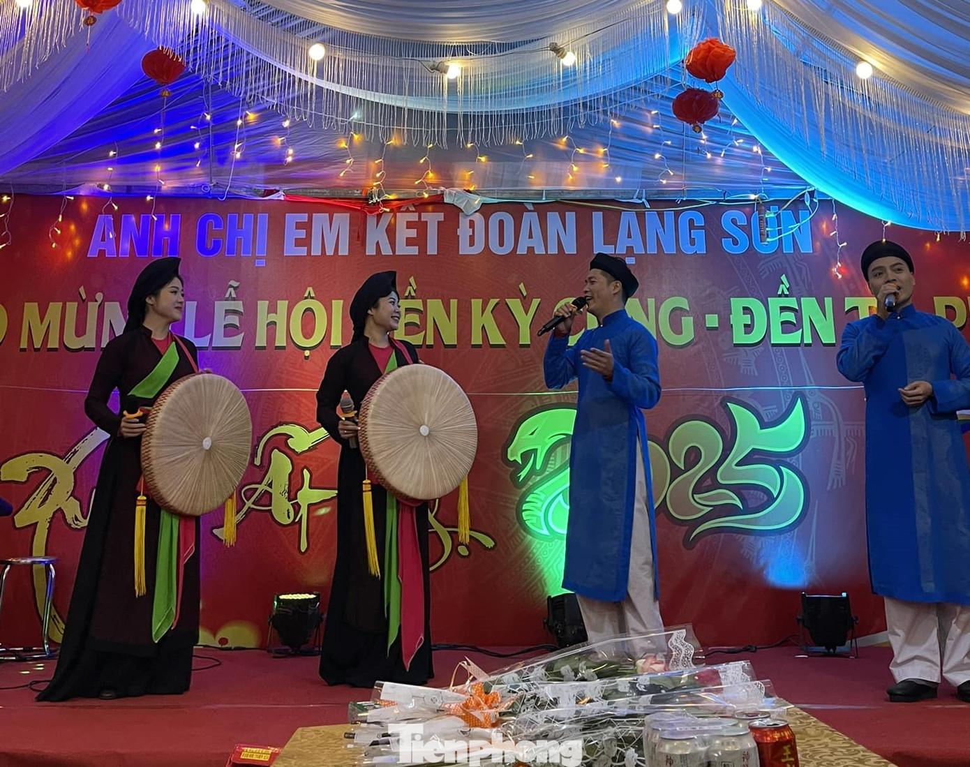 Trong đêm 23/2, có gần 10 điểm biểu diễn văn hóa, văn nghệ công cộng. Tại các tụ điểm giao lưu các gia đình liên gia mời các nghệ sỹ trong và ngoài tỉnh đến giao lưu, biểu diễn thắm tình hữu nghị.