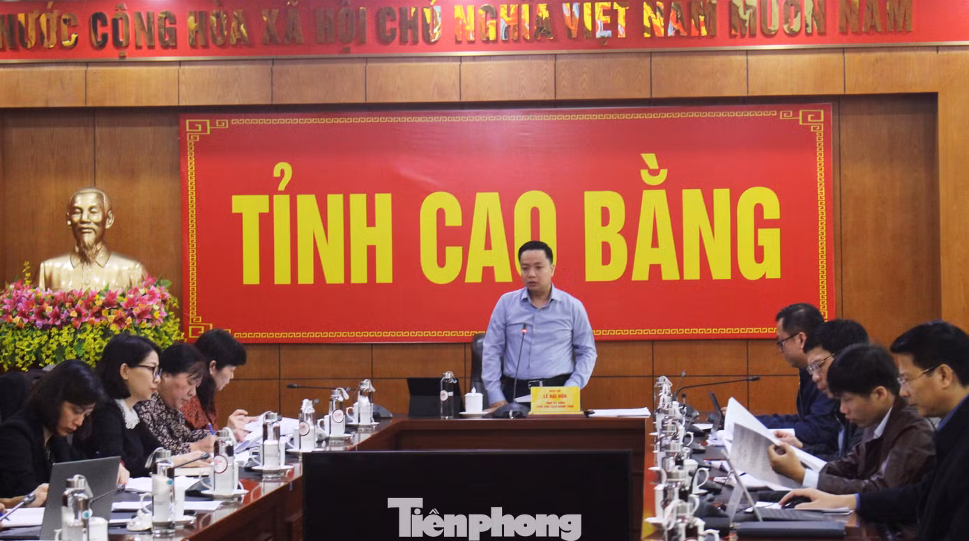 Phó Chủ tịch UBND tỉnh Cao Bằng Lê Hải Hòa điều hành phiên họp -Ảnh: CB