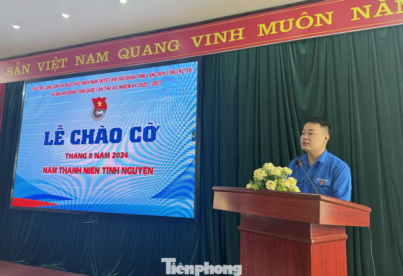 Anh Đoàn Thành Công- Phó Bí thư phụ trách Tỉnh Đoàn Lạng Sơn mong muốn các anh chị vừa được điều động, bổ nhiệm nỗ lực hơn nữa, hoàn thành xuất sắc các nhiệm vụ được giao. Anh Đoàn Thành Công- Phó Bí thư phụ trách Tỉnh Đoàn Lạng Sơn mong muốn các anh chị vừa được điều động, bổ nhiệm nỗ lực hơn nữa, hoàn thành xuất sắc các nhiệm vụ được giao.