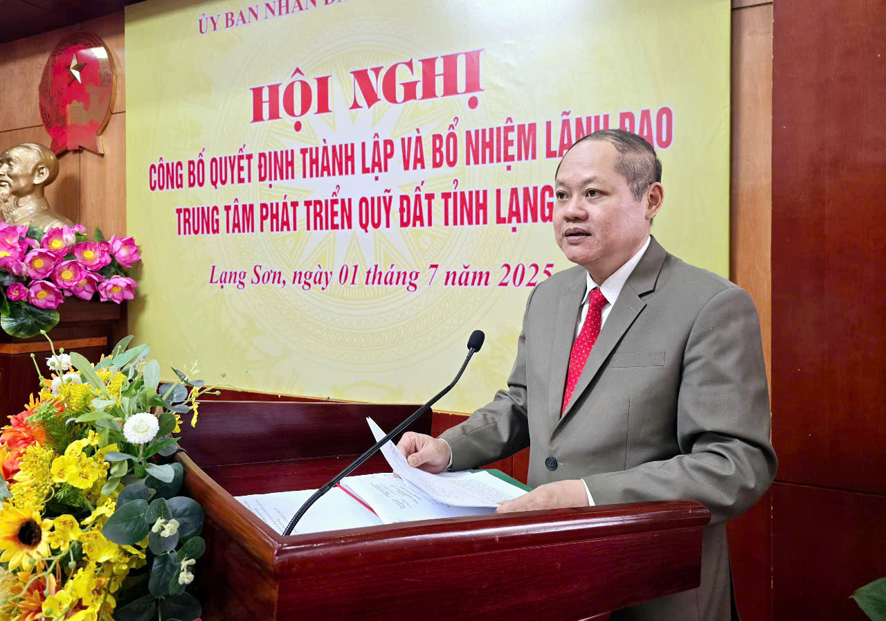 Tân Giám đốc Trung tâm Phát triển quỹ đất tỉnh Vi Nông Trường phát biểu nhận nhiệm vụ. Ảnh: Duy Chiến