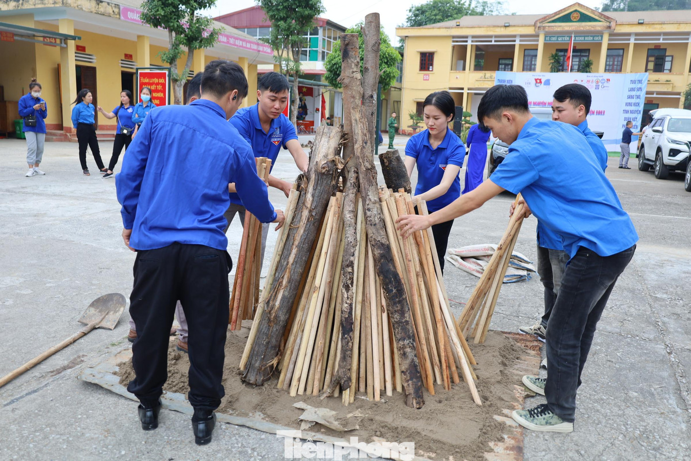 Tuổi trẻ địa phương tổ chức đêm văn nghệ chung tay bảo vệ biên giới - Ảnh: Duy Chiến