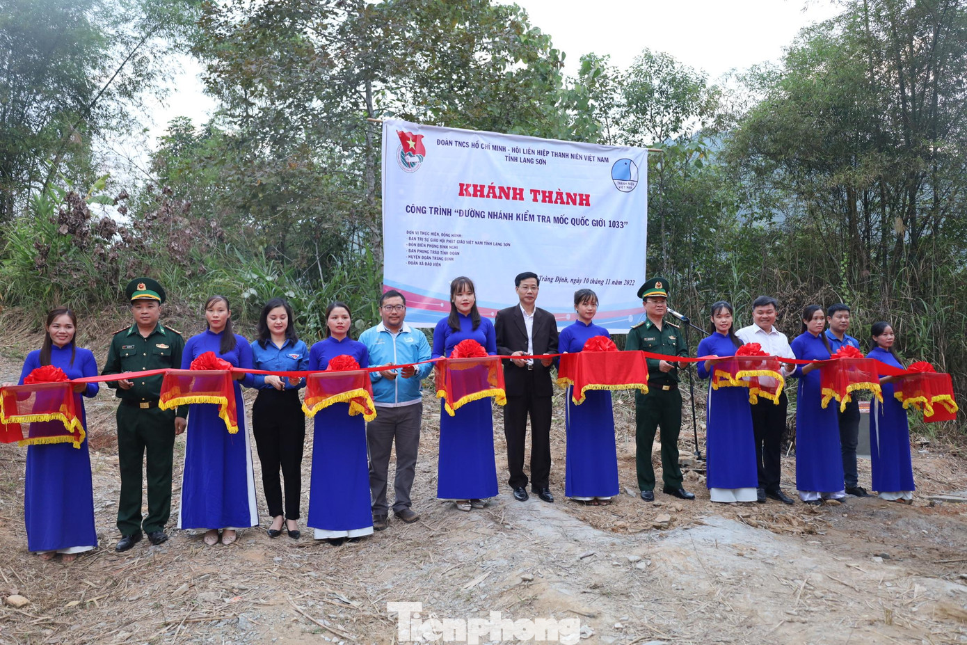 Khánh thành đường lên cột mốc biên giới ở cửa khẩu Bình Nghi