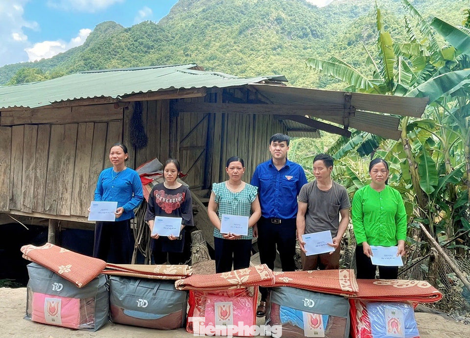 Tuổi trẻ Cao Bằng kết nối và thực hiện các hoạt động giúp người dân khắc phục hậu quả cơn bão số 3. Tuổi trẻ Cao Bằng kết nối và thực hiện các hoạt động giúp người dân khắc phục hậu quả cơn bão số 3.