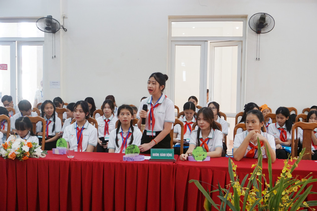 Các em thiếu nhi Cao Bằng phát biểu ý kiến tại Diễn đàn. Ảnh: D.Đ Các em thiếu nhi Cao Bằng phát biểu ý kiến tại Diễn đàn. Ảnh: D.Đ