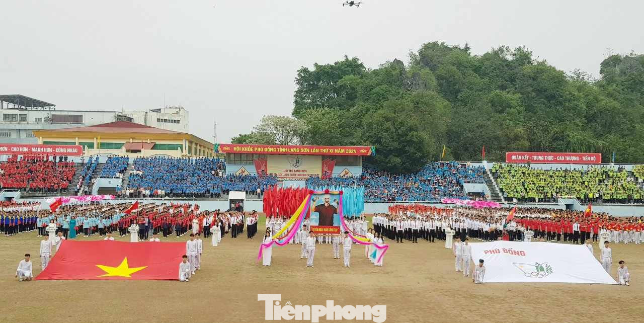 Không khí Lễ khai mạc diễn ra ấn tượng, sôi nổi. Ảnh: Duy Chiến Không khí Lễ khai mạc diễn ra ấn tượng, sôi nổi. Ảnh: Duy Chiến