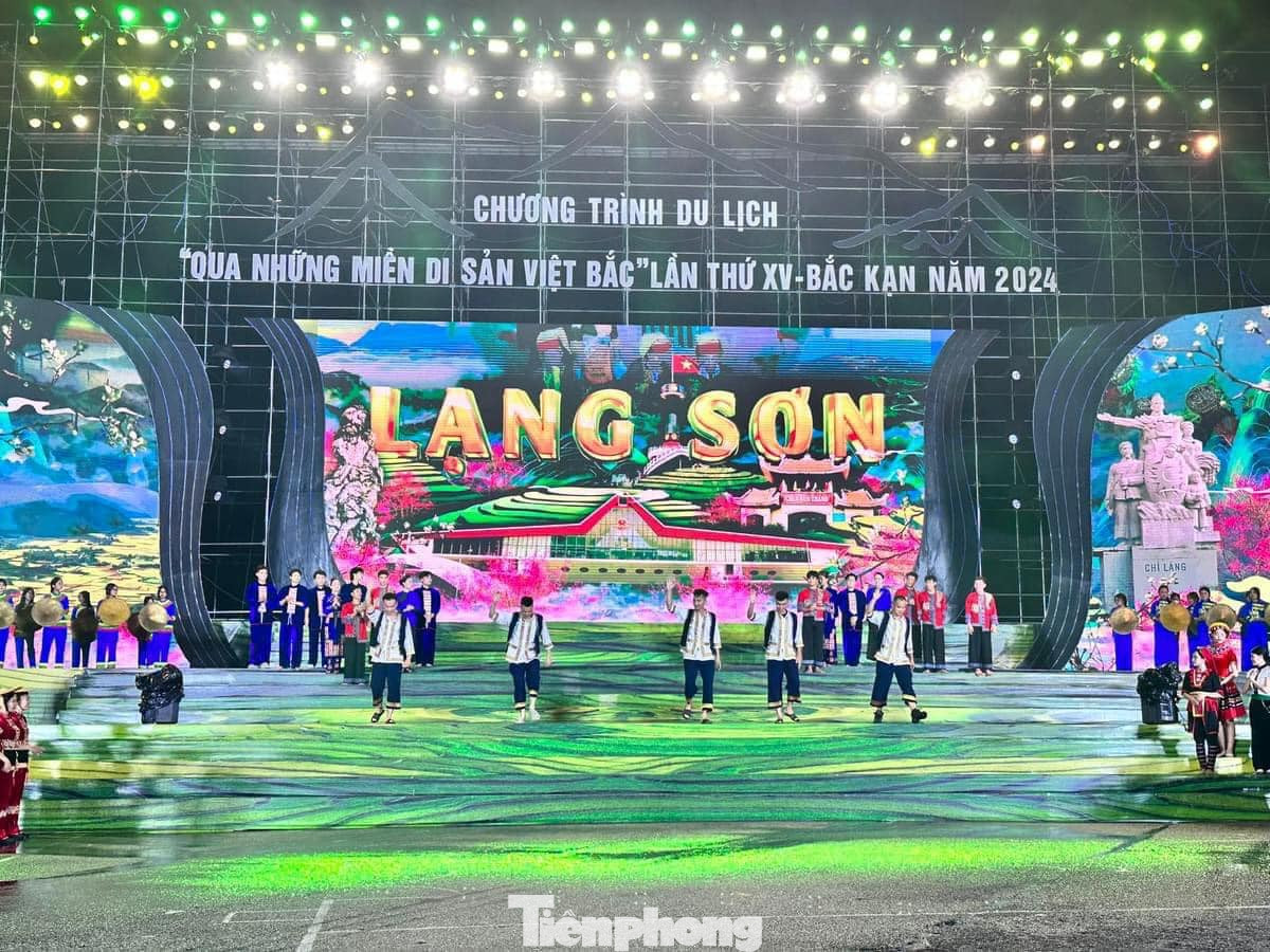 Giao lưu văn hóa, văn nghệ vùng miền giữa 6 tỉnh miền núi phía Bắc. Ảnh: Duy Chiến.