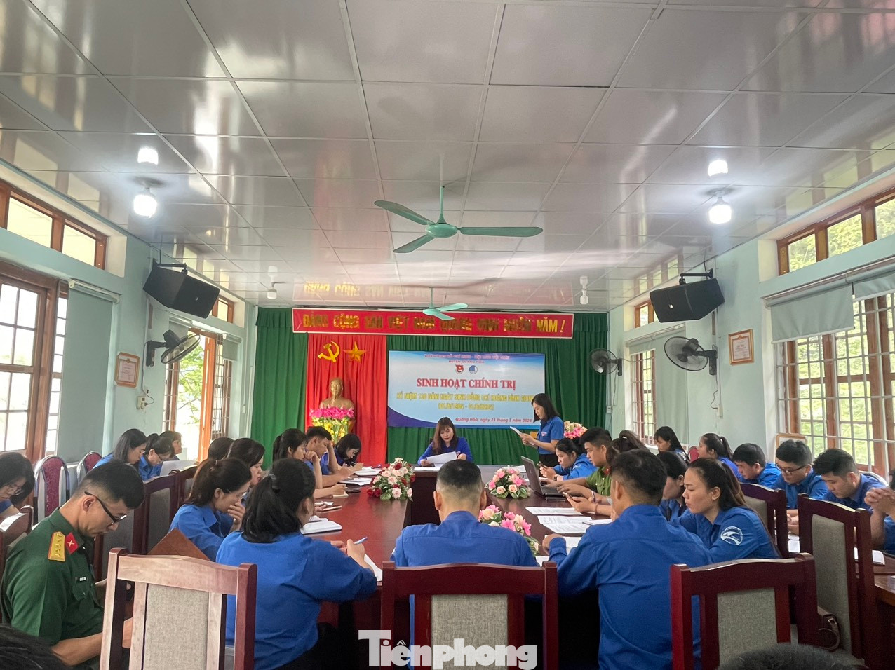 Sinh hoạt chính trị cho Đoàn viên thanh niên.