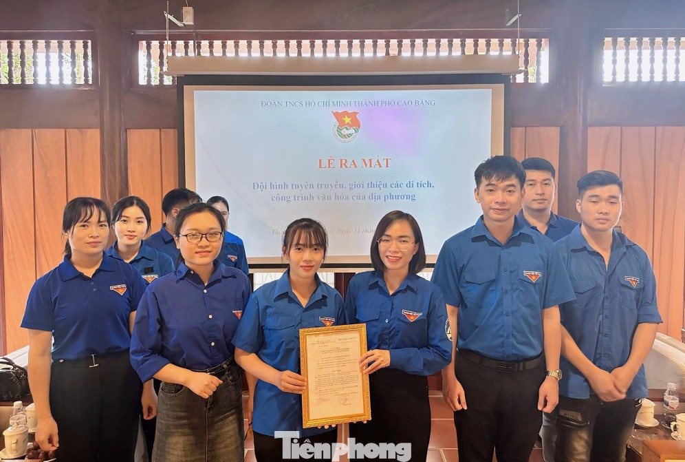 Ra mắt Đội tuyên truyền thanh niên.