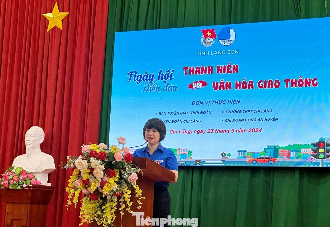 Chị Lê Thùy Dung - Phó Bí thư Tỉnh Đoàn Lạng Sơn phát biểu khai mạc chương trình. Ảnh: Duy Chiến Chị Lê Thùy Dung - Phó Bí thư Tỉnh Đoàn Lạng Sơn phát biểu khai mạc chương trình. Ảnh: Duy Chiến