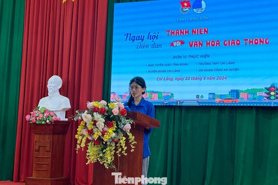 Đại diện tuổi trẻ Lạng Sơn cam kết hưởng ứng thanh niên với văn hóa giao thông, góp phần giảm thiểu tai nạn giao thông, xây dựng cuộc sống bình an, hạnh phúc. Đại diện tuổi trẻ Lạng Sơn cam kết hưởng ứng thanh niên với văn hóa giao thông, góp phần giảm thiểu tai nạn giao thông, xây dựng cuộc sống bình an, hạnh phúc.