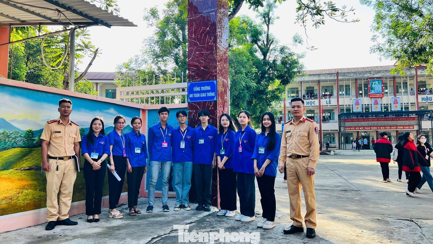 Xây dựng cổng trường an toàn, thân thiện. Xây dựng cổng trường an toàn, thân thiện.