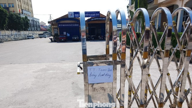 Tại các Trung tâm đăng kiểm Lạng Sơn vẫn dán giấy thông báo dừng hoạt động (Ảnh: TL). Tại các Trung tâm đăng kiểm Lạng Sơn vẫn dán giấy thông báo dừng hoạt động (Ảnh: TL).