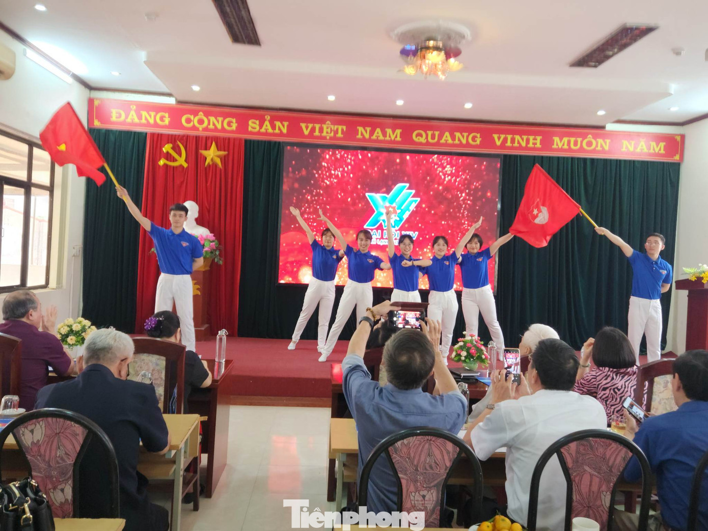 Bài ca tuổi trẻ, mừng Đoàn ta 92 mùa xuân. Bài ca tuổi trẻ, mừng Đoàn ta 92 mùa xuân.