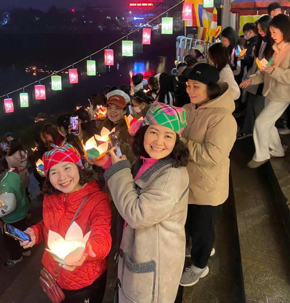 Lễ hội hoa đăng cầu nguyện quốc thái dân an là nghi thức có từ thời Lý, với ý nghĩa nhằm tôn vinh hình ảnh an lạc, thanh bình, thịnh trị của quốc gia, dân tộc chính vì vậy đã thu hút sự tham gia của đông đảo người dân xứ Lạng.