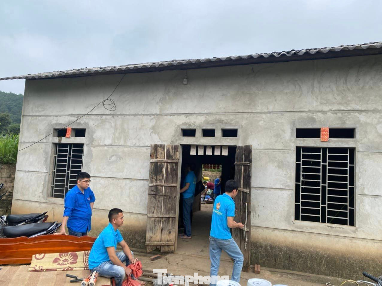 Gia đình em Lường Thị Thức đã nhiều năm không có điều kiện sơn sửa nhà. Ảnh: Duy Chiến