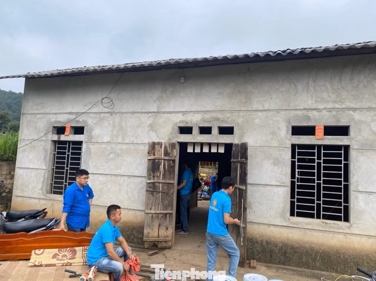 Gia đình em Lường Thị Thức đã nhiều năm không có điều kiện sơn sửa nhà. Ảnh: Duy Chiến Gia đình em Lường Thị Thức đã nhiều năm không có điều kiện sơn sửa nhà. Ảnh: Duy Chiến
