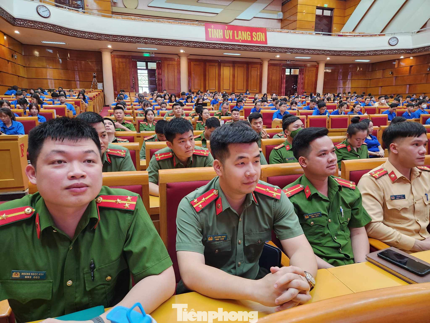 Đoàn viên, thanh niên lực lượng vũ trang lắng nghe, học tập Chỉ thị 05. Ảnh: Duy Chiến