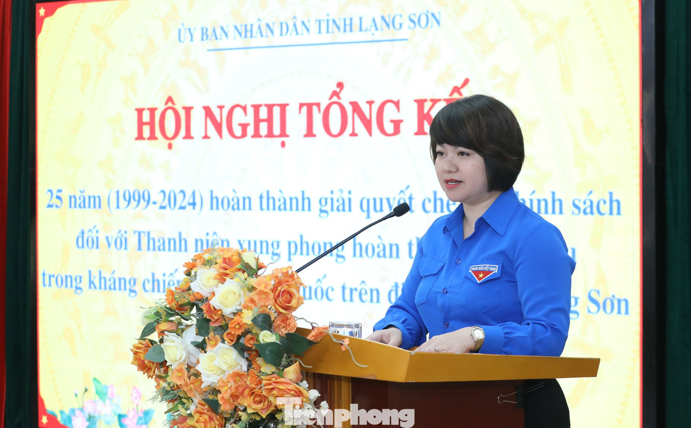 Chị Lê Thùy Dung - Phó Bí thư Tỉnh Đoàn Lạng Sơn tham luận tại Hội nghị tổng kết. Ảnh: Duy Chiến