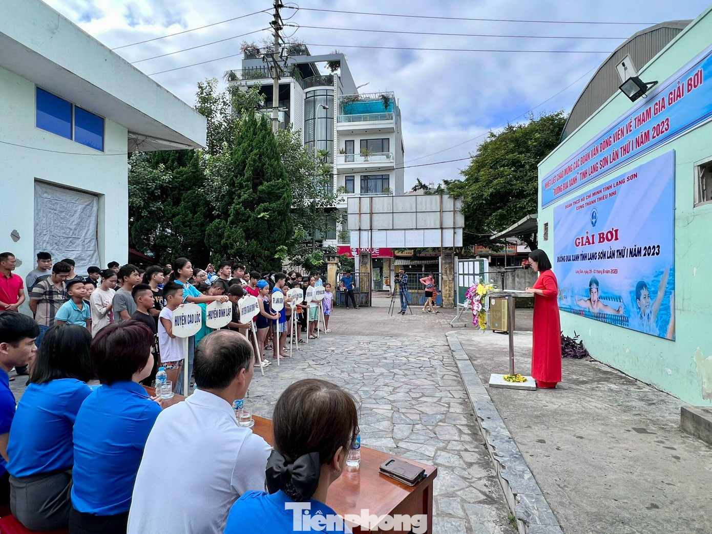 Tham gia có các vận động viên đến từ 11 huyện, thành đoàn.