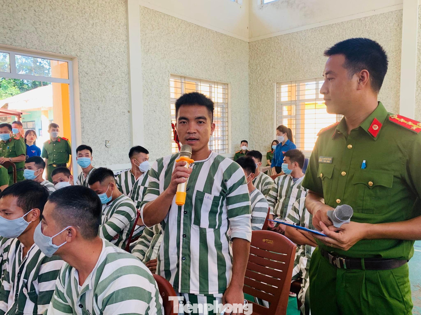 Phạm nhân Nguyễn Mạnh Tùng (SN 1990, quê ở thị trấn Đồng Mỏ, huyện Chi Lăng, Lạng Sơn), người có nhiều tiến bộ trong quá trình cải tạo chia sẻ với chương trình -Ảnh: Duy Chiến