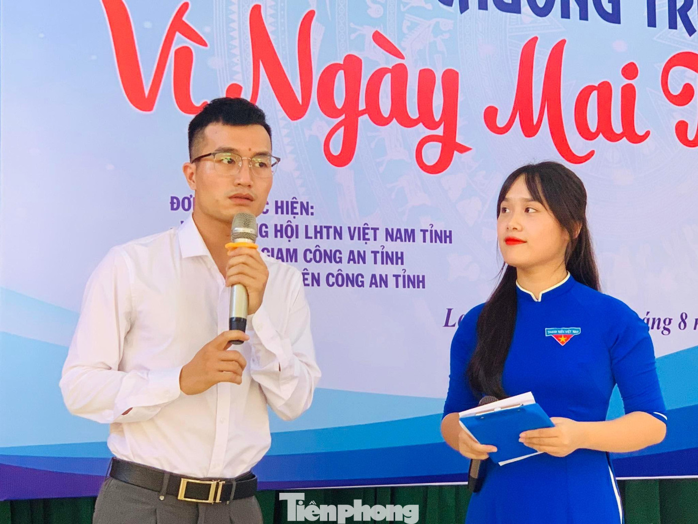 Anh Nguyễn Tuấn Anh, một người hoàn lương tiêu biểu giao lưu, trò chuyện về sự cố gắng cải tạo trở thành người tốt, có sức lan tỏa cho giới trẻ ở Lạng Sơn -Ảnh: Duy Chiến