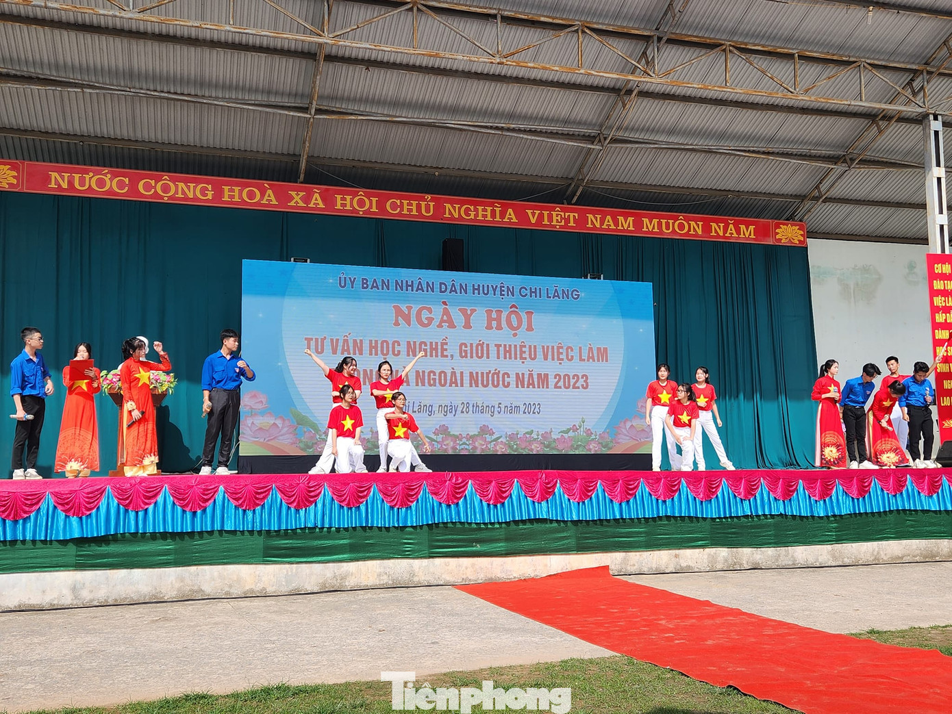 Tuổi trẻ Chi Lăng khát vọng, cống hiến. Ảnh: Duy Chiến Tuổi trẻ Chi Lăng khát vọng, cống hiến. Ảnh: Duy Chiến