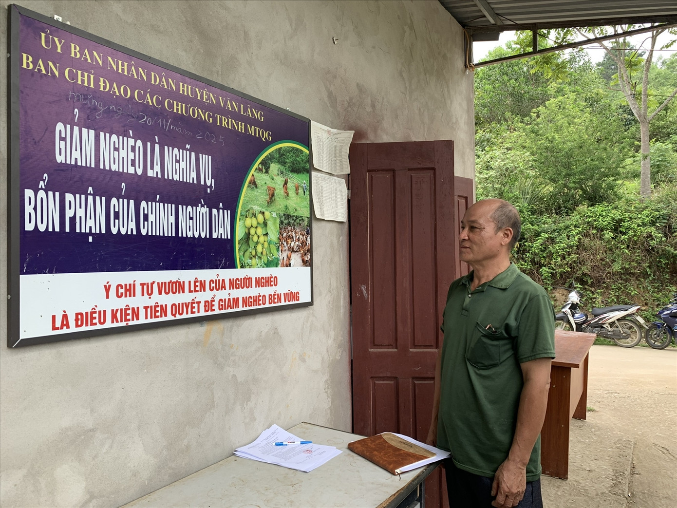 Người dân vùng sâu, vùng xa ở Lạng Sơn được tuyên truyền cùng nhau thoát nghèo. Người dân vùng sâu, vùng xa ở Lạng Sơn được tuyên truyền cùng nhau thoát nghèo.