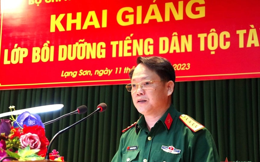 Đại tá Lương Đình Nhạc, Phó Chính ủy Bộ CHQS tỉnh Lạng Sơn phát biểu tại lớp bồi dưỡng. Ảnh: Dương Nguyên Đại tá Lương Đình Nhạc, Phó Chính ủy Bộ CHQS tỉnh Lạng Sơn phát biểu tại lớp bồi dưỡng. Ảnh: Dương Nguyên