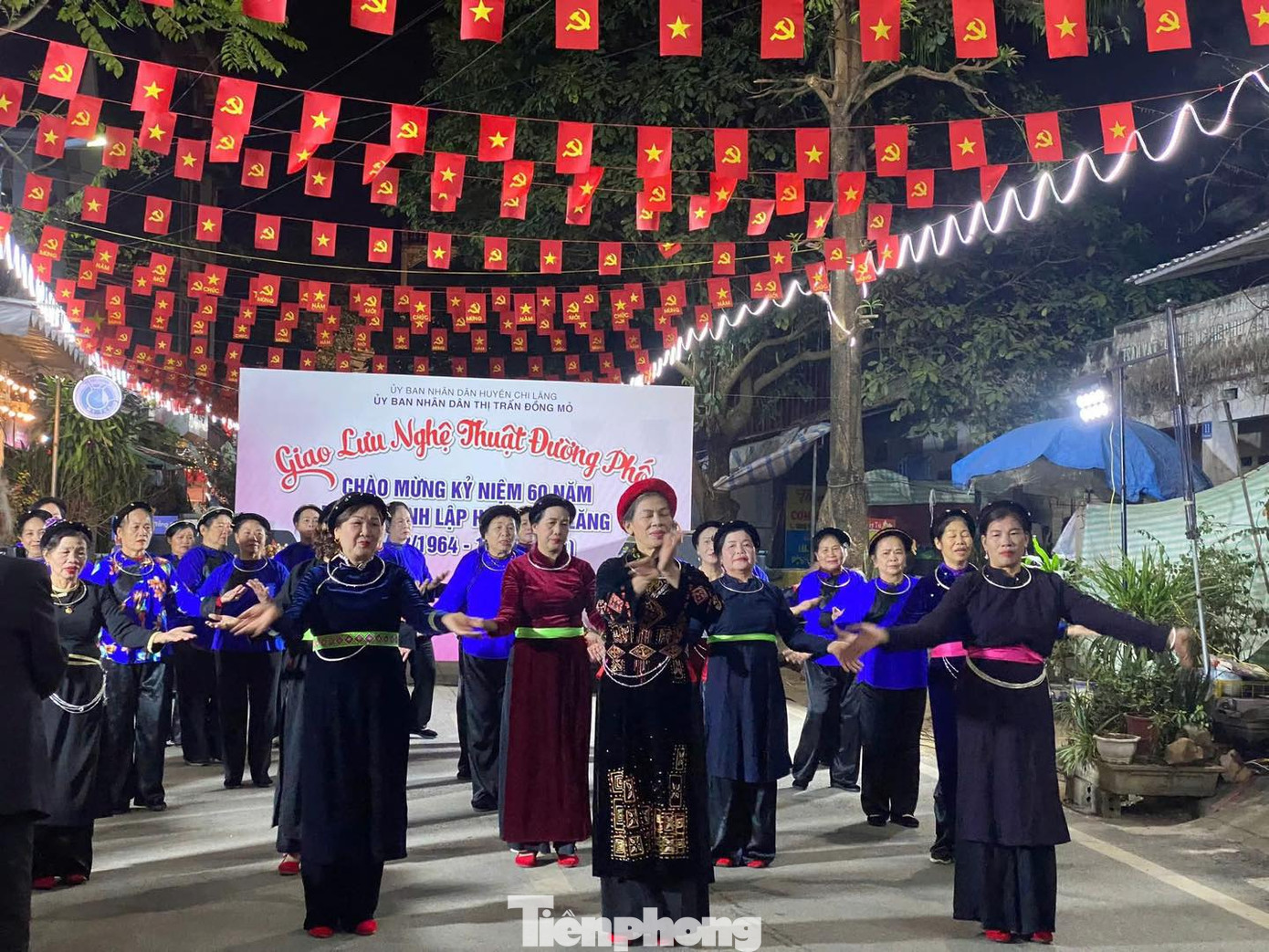 Sôi động các hoạt động giao lưu đường phố. Sôi động các hoạt động giao lưu đường phố.