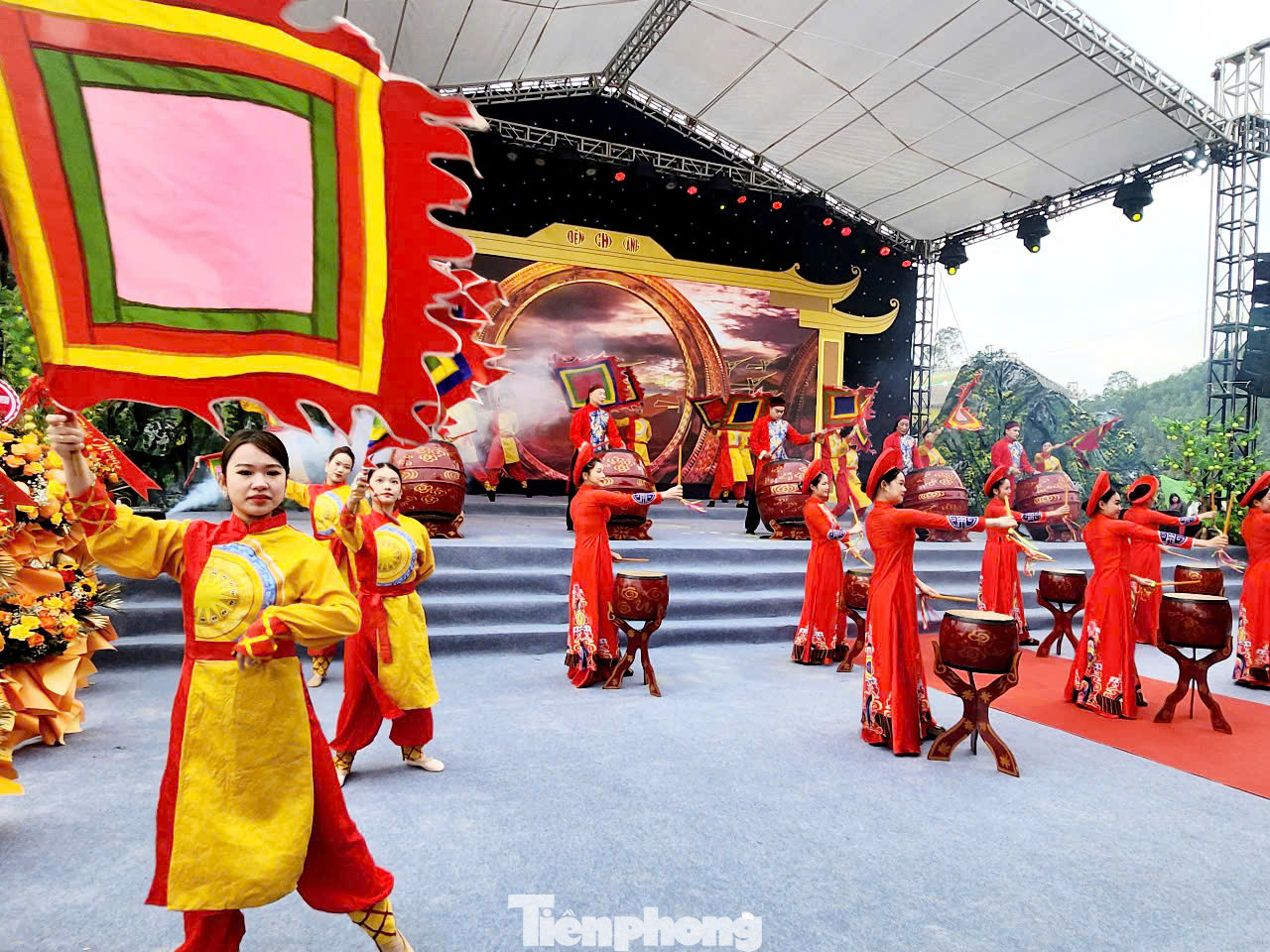 Khí thế dân binh Chi Lăng - khiếp đảm của kẻ thù. Khí thế dân binh Chi Lăng - khiếp đảm của kẻ thù.