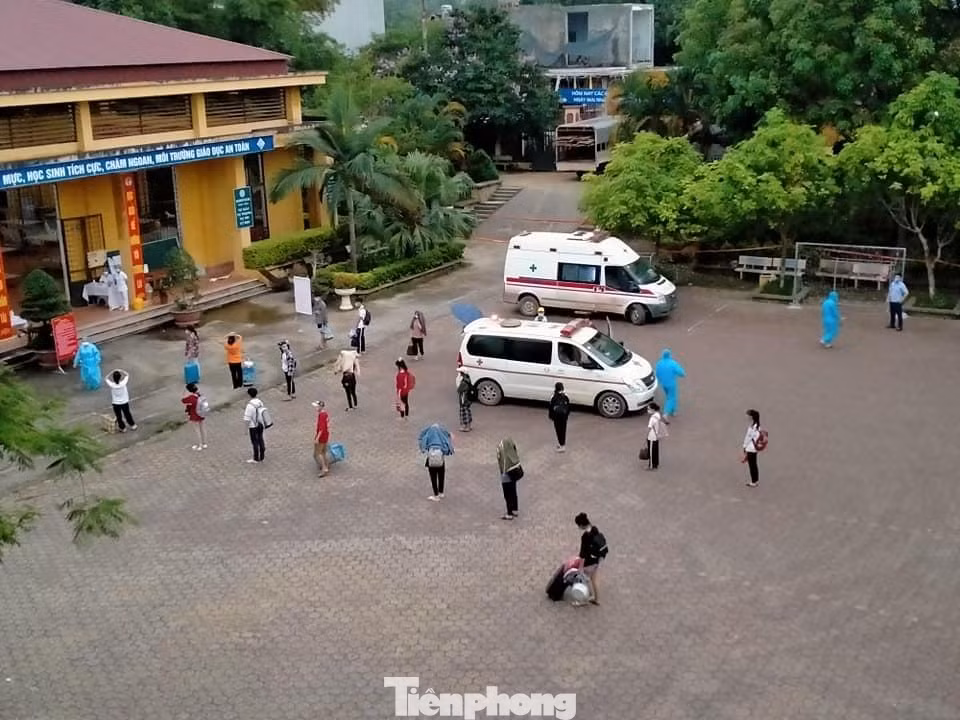 Nhờ sự vào cuộc nhanh chóng của y tế và ngành chức năng, công tác truy vết, cách ly được triển khai. Ảnh: Q.Toản Nhờ sự vào cuộc nhanh chóng của y tế và ngành chức năng, công tác truy vết, cách ly được triển khai. Ảnh: Q.Toản