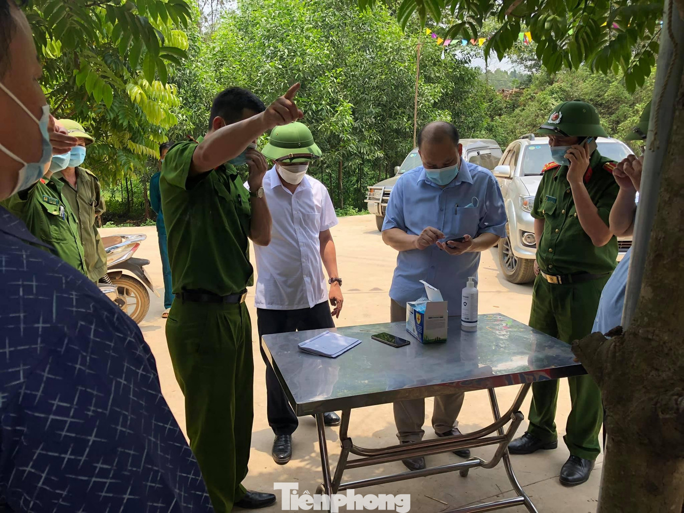 Lãnh đạo tỉnh và các ngành chức năng thường xuyên thăm hỏi, động viên, đôn đốc công tác phòng, chống dịch COVID-19 ở huyện Hữu Lũng .Ảnh: V. Lực