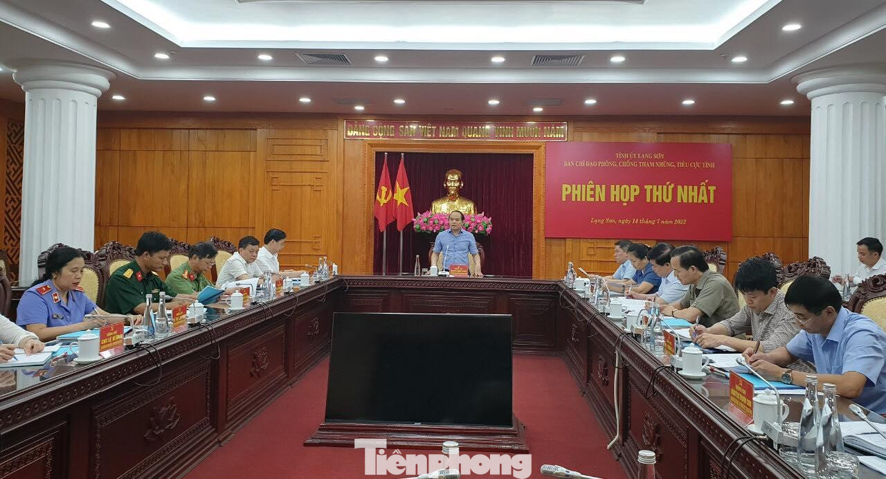 Phiên họp đầu tiên của ban chỉ đạo phòng chống tham nhũng, tiêu cực thống nhất đưa 5 vụ án, 3 vụ việc vào diện theo dõi, chỉ đạo -Ảnh: Duy Chiến Phiên họp đầu tiên của ban chỉ đạo phòng chống tham nhũng, tiêu cực thống nhất đưa 5 vụ án, 3 vụ việc vào diện theo dõi, chỉ đạo -Ảnh: Duy Chiến