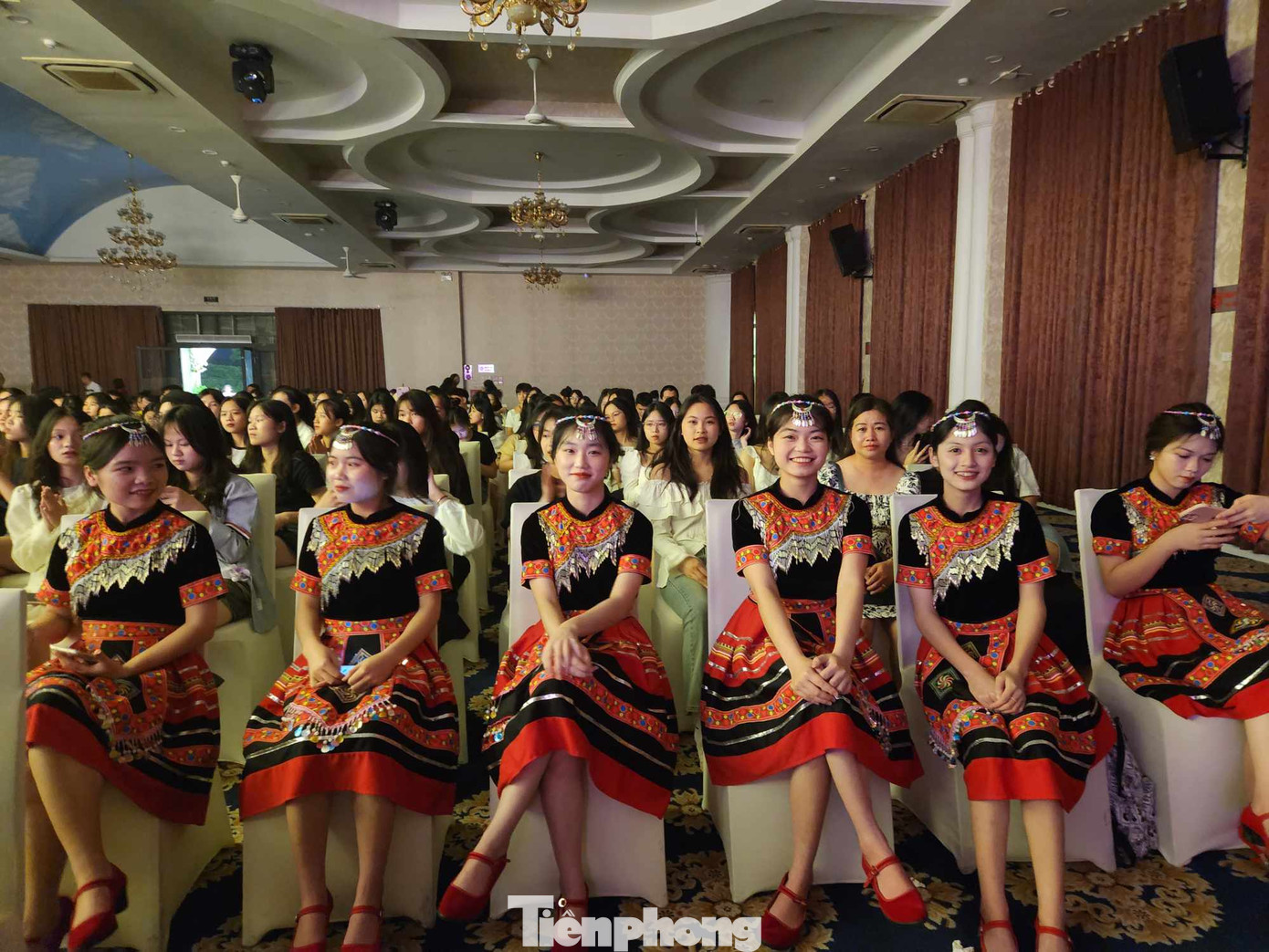 Gần 600 đoàn viên thanh niên Trường THPT Nội trú tỉnh Lạng Sơn hào hứng tham dự, cổ vũ trong đêm chung kết. Ảnh: Duy Chiến Gần 600 đoàn viên thanh niên Trường THPT Nội trú tỉnh Lạng Sơn hào hứng tham dự, cổ vũ trong đêm chung kết. Ảnh: Duy Chiến