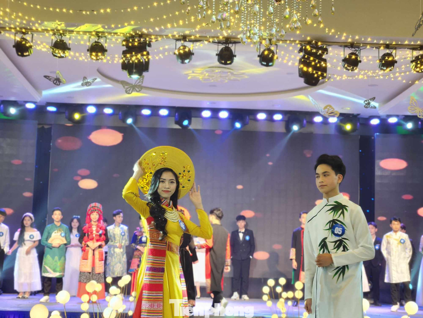 Nét đẹp với áo dài truyền thống Việt Nam. Ảnh: Duy Chiến Nét đẹp với áo dài truyền thống Việt Nam. Ảnh: Duy Chiến