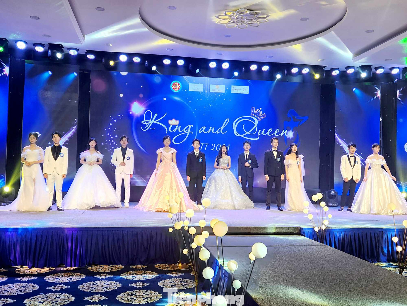 Đêm chung kết với sự tham gia của 12 thí sinh xuất sắc nhất. Ảnh: Duy Chiến Đêm chung kết với sự tham gia của 12 thí sinh xuất sắc nhất. Ảnh: Duy Chiến