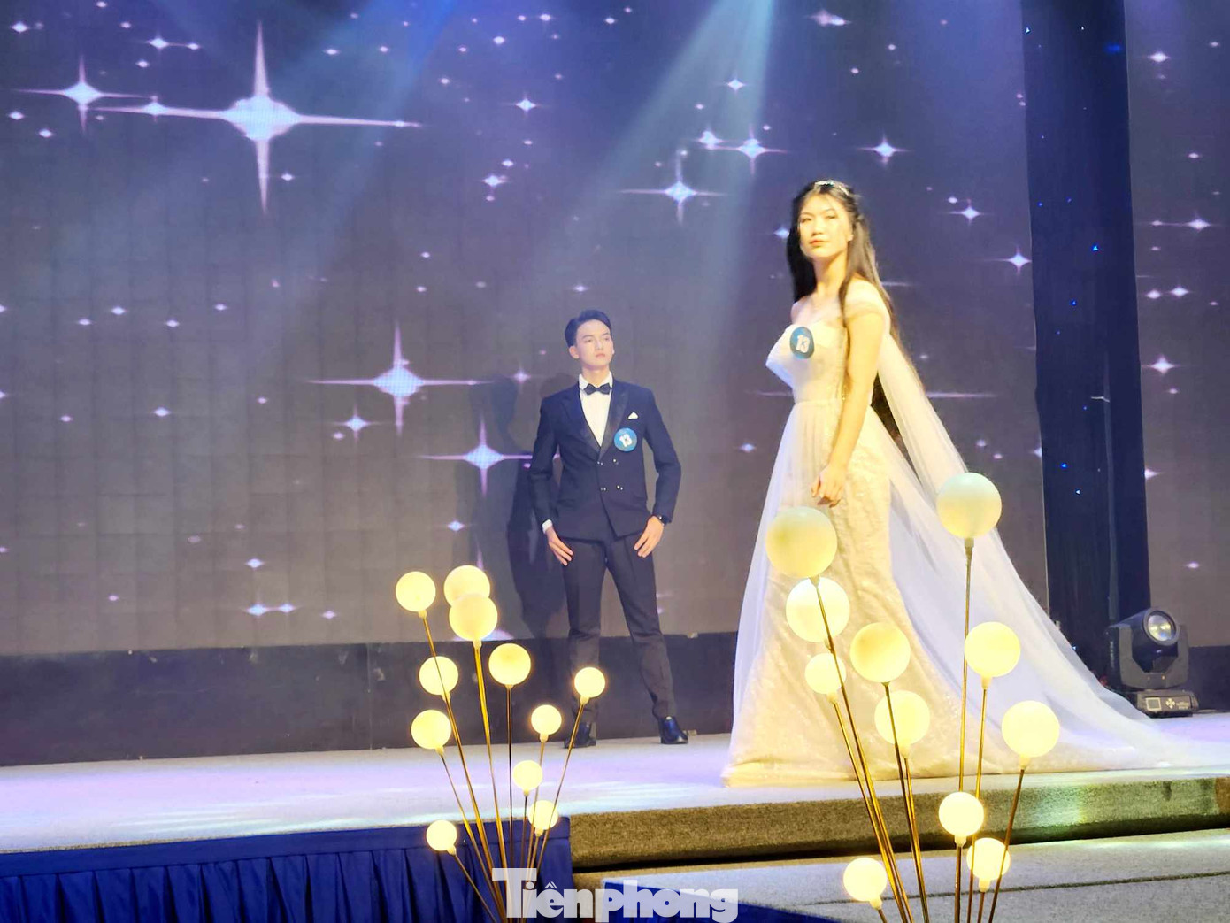 Tự tin với trang phục dạ hội. Ảnh: Duy Chiến Tự tin với trang phục dạ hội. Ảnh: Duy Chiến