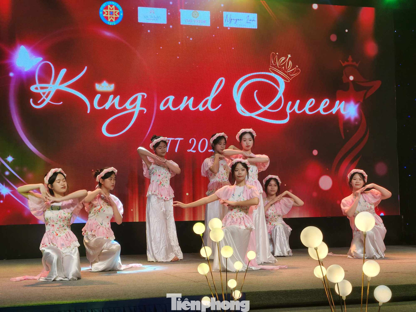 Nhiều tiết mục hát múa, đặc sắc trong đêm chung kết. Ảnh: Duy Chiến Nhiều tiết mục hát múa, đặc sắc trong đêm chung kết. Ảnh: Duy Chiến