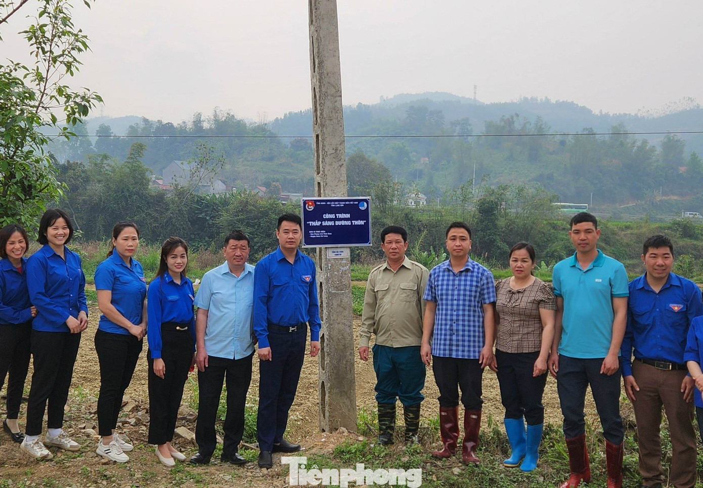 Khánh thành công trình Thắp sáng đường thôn. Ảnh: Duy Chiến Khánh thành công trình Thắp sáng đường thôn. Ảnh: Duy Chiến