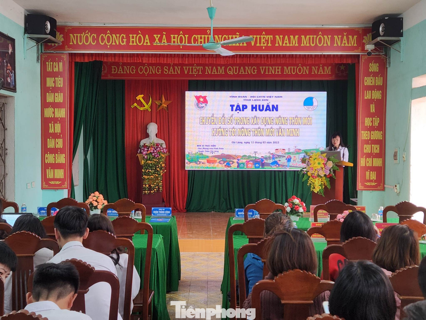 Tập huấn chuyển đổi số trong xây dựng nông thôn mới. Tập huấn chuyển đổi số trong xây dựng nông thôn mới.