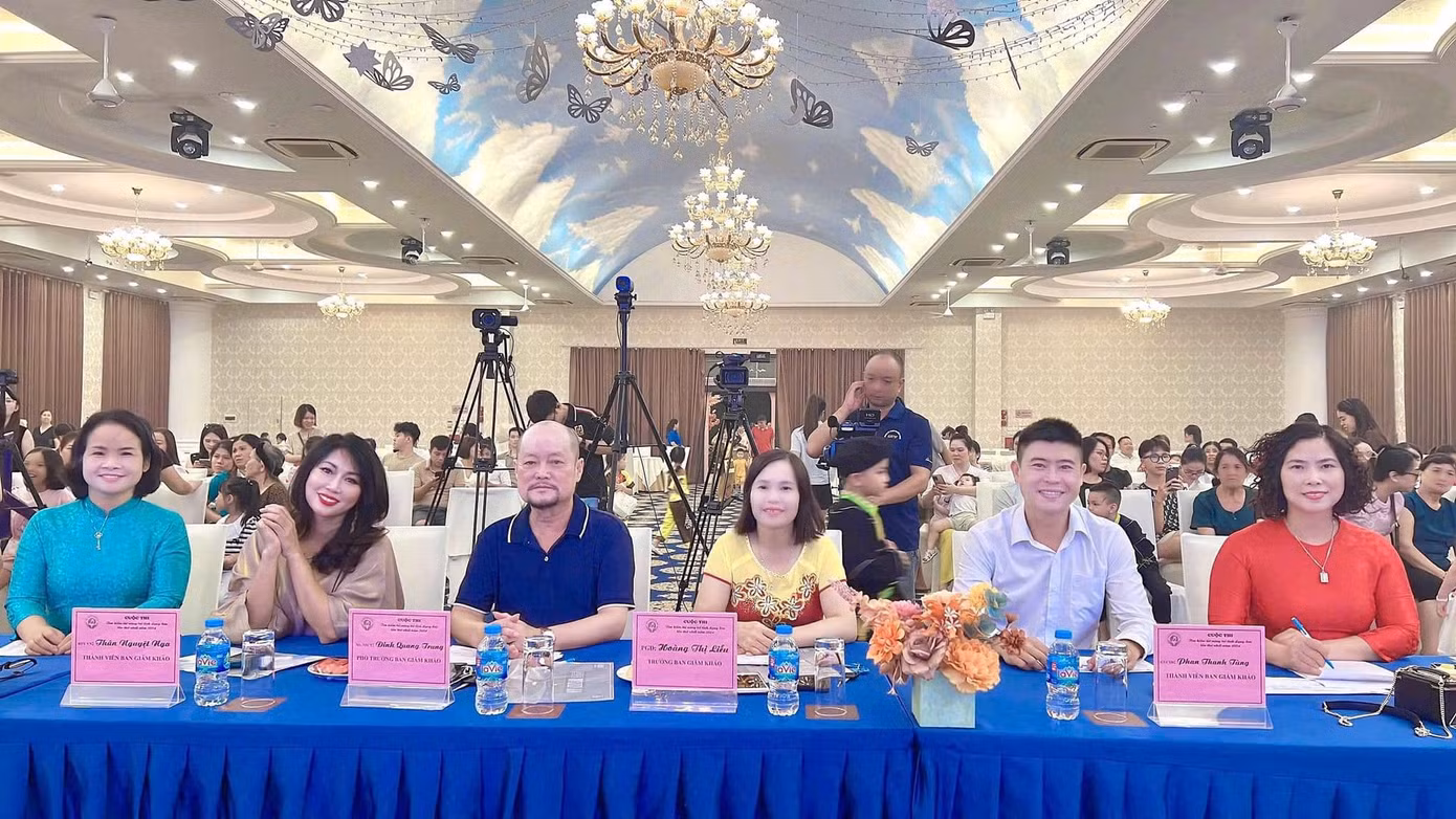 Ban Giám khảo