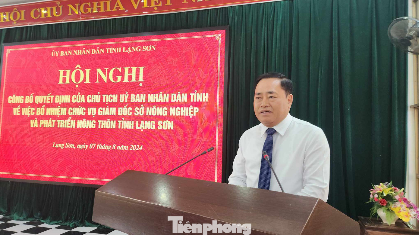 Chủ tịch UBND tỉnh Lạng Sơn Hồ Tiến Thiệu phát biểu giao nhiệm vụ cho tân Giám đốc Sở NN &amp;PTNT tỉnh. Ảnh: Duy Chiến.